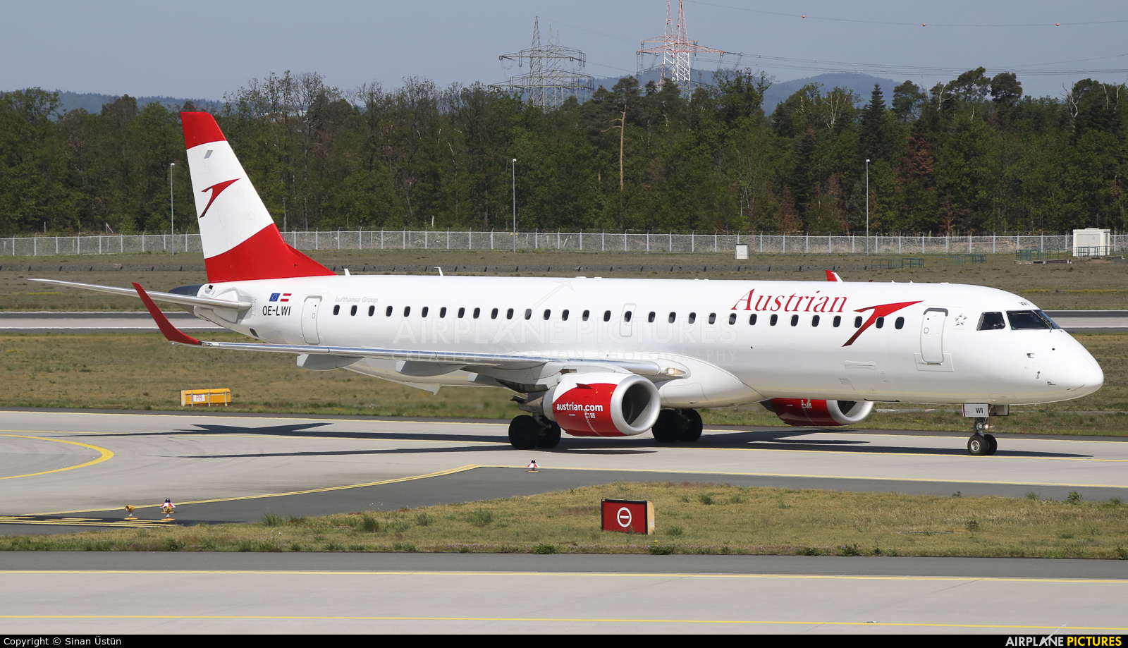 Austrian Airlines/Arrows/Tyrolean OE-LWI aircraft at Frankfurt