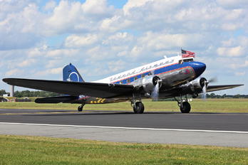 N25641 - Private Douglas DC-3