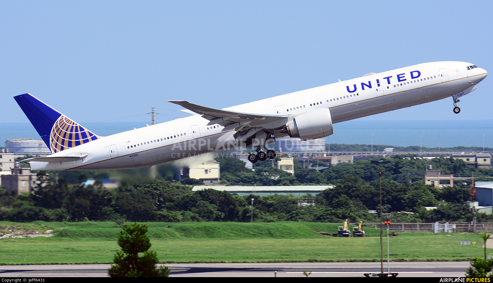 United Airlines N2136U aircraft at Taipei - Taoyuan Intl