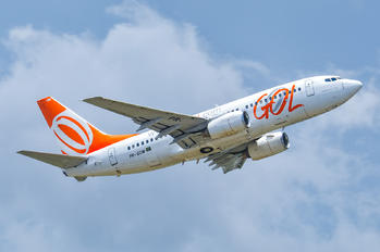 PR-GOM - GOL Transportes Aéreos  Boeing 737-700