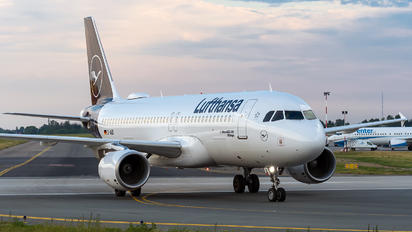 D-AIZI - Lufthansa Airbus A320