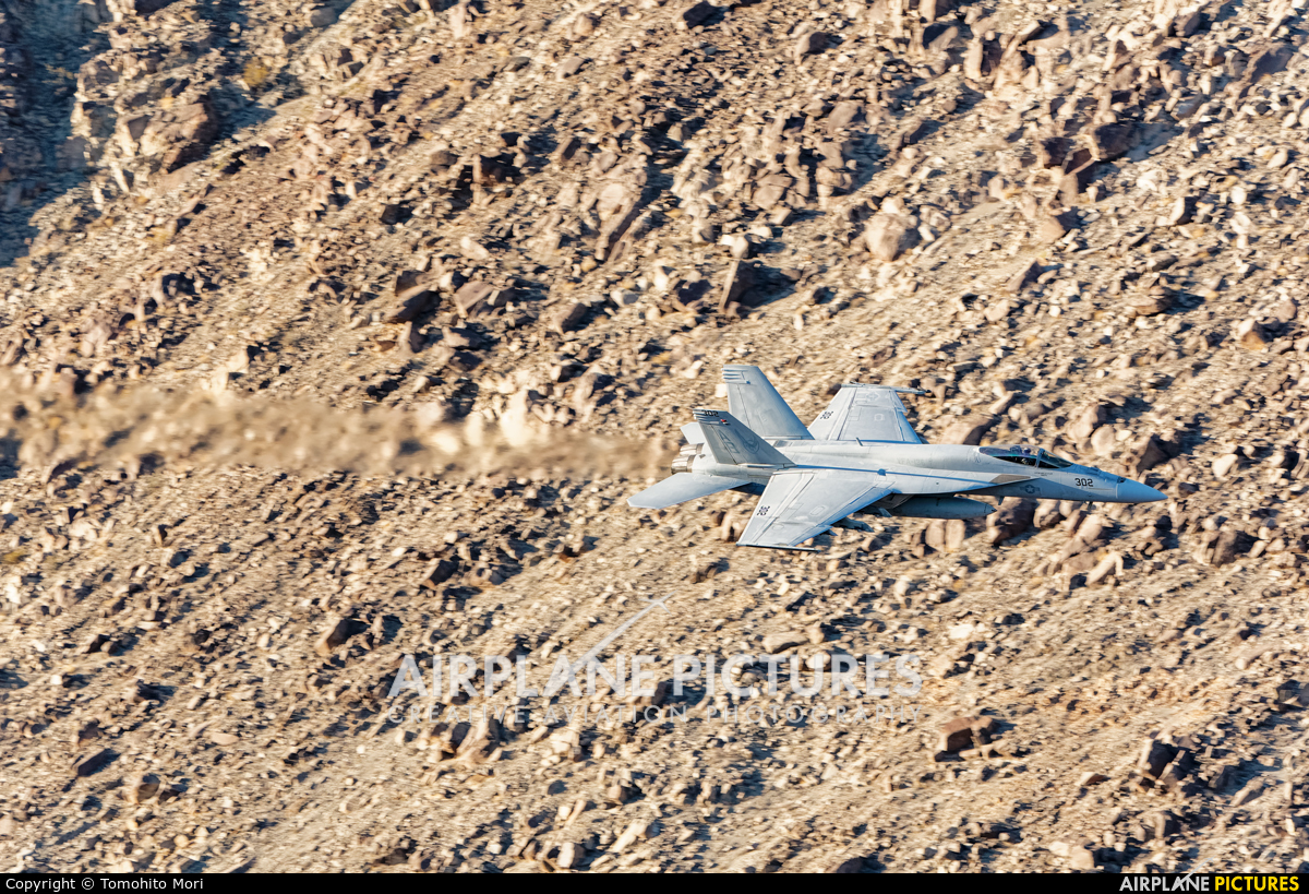 USA - Navy VFA136-302 aircraft at Death Valley - Furnace Creek 