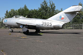 3905 - Czechoslovak - Air Force Mikoyan-Gurevich MiG-15bis