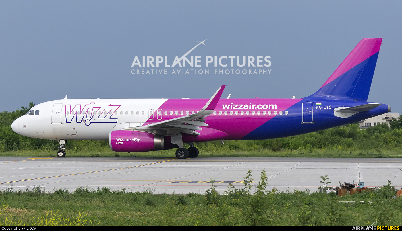 Wizz Air HA-LYS aircraft at Craiova