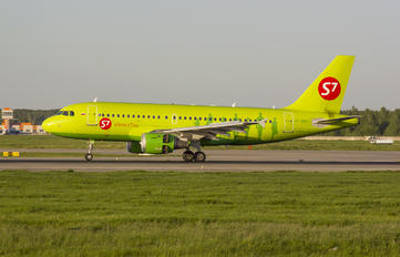 VP-BHP - S7 Airlines Airbus A319
