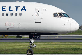 N655DL - Delta Air Lines Boeing 757-200