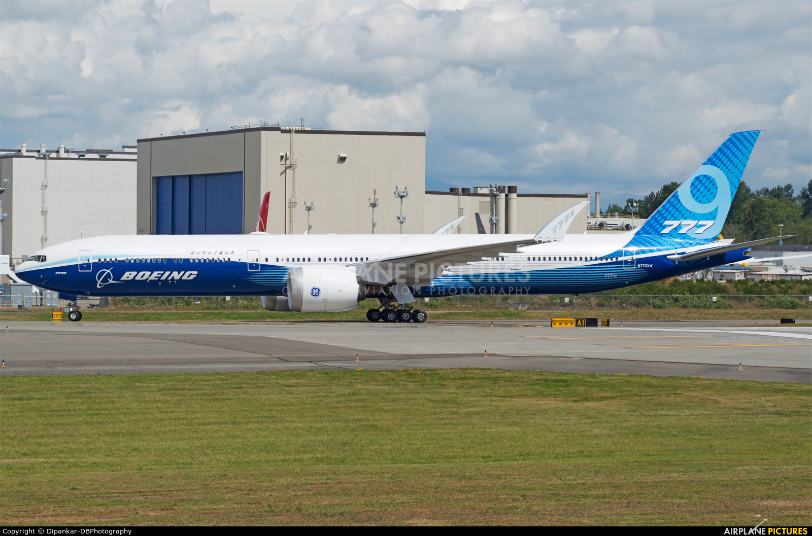 Boeing Company N779XW aircraft at Everett - Snohomish County / Paine Field