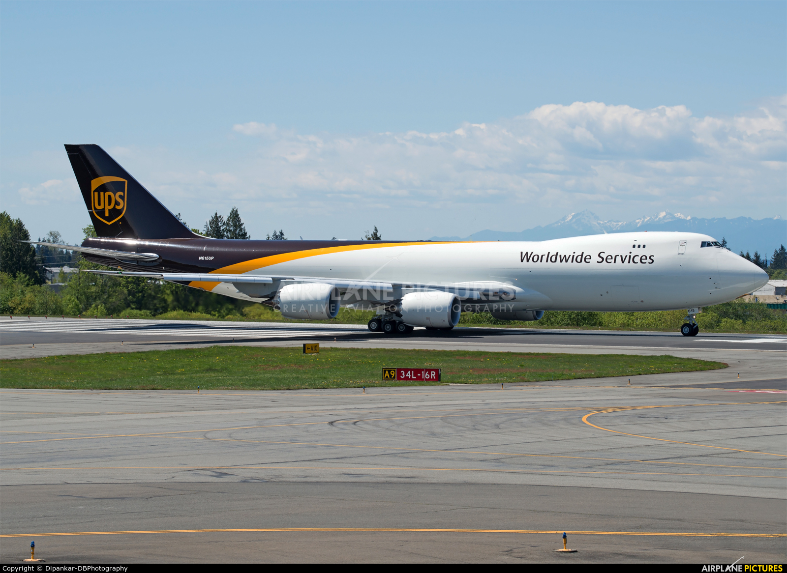 UPS - United Parcel Service N615UP aircraft at Everett - Snohomish County / Paine Field