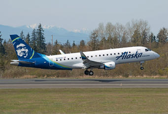 N635QX - Alaska Airlines - Horizon Air Embraer ERJ-175 (170-200)
