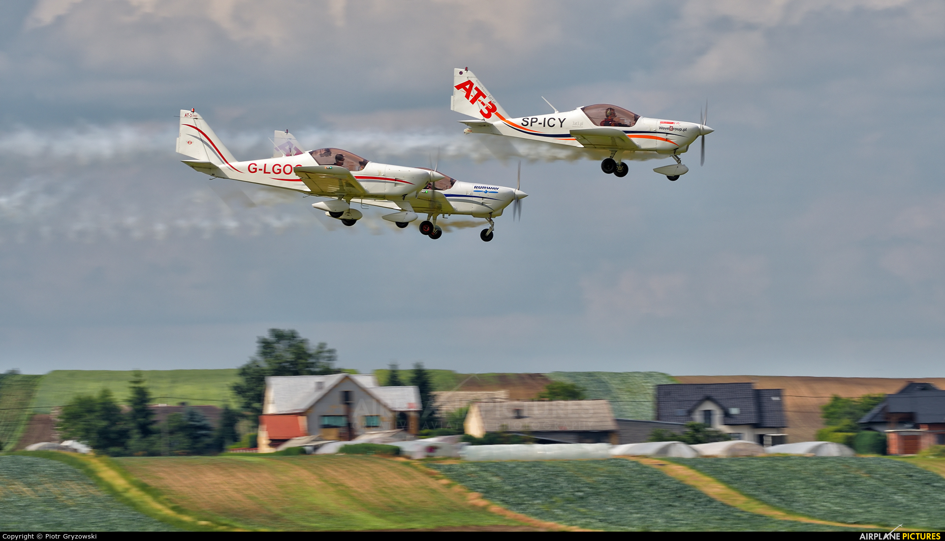 3AT3 Formation Flying Team - aircraft at Kraków - Pobiednik Wielki