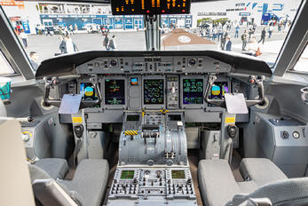VT-SQI - SpiceJet de Havilland Canada DHC-8-400Q / Bombardier Q400