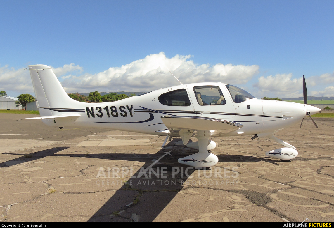 Private N318SY aircraft at San Salvador - Ilopango Intl