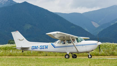 OM-SEN - Private Cessna 172 Skyhawk (all models except RG)