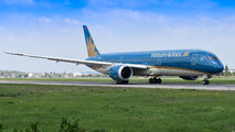 Vietnam Airlines VN-A868 image