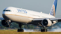 N66056 - United Airlines Boeing 767-400ER aircraft