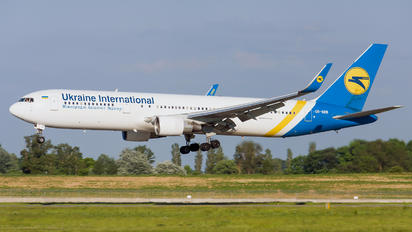 UR-GEB - Ukraine International Airlines Boeing 767-300ER