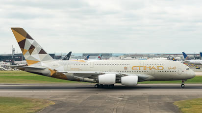 A6-APE - Etihad Airways Airbus A380