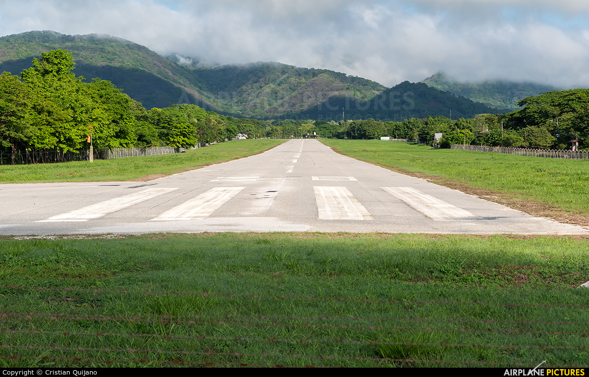 - Airport Overview  aircraft at Nicoya