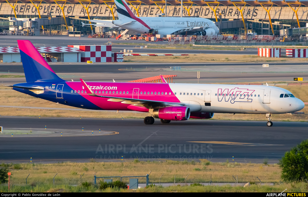 Wizz Air HA-LXB aircraft at Madrid - Barajas