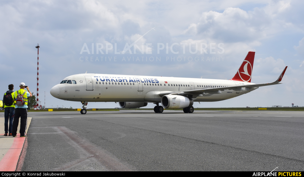 Turkish Airlines TC-JSG aircraft at Prague - Václav Havel