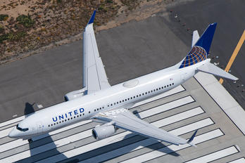 N37263 - United Airlines Boeing 737-800