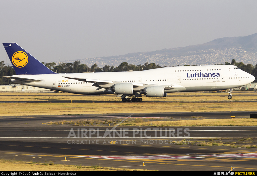 Lufthansa D-ABYR aircraft at Mexico City - Licenciado Benito Juarez Intl