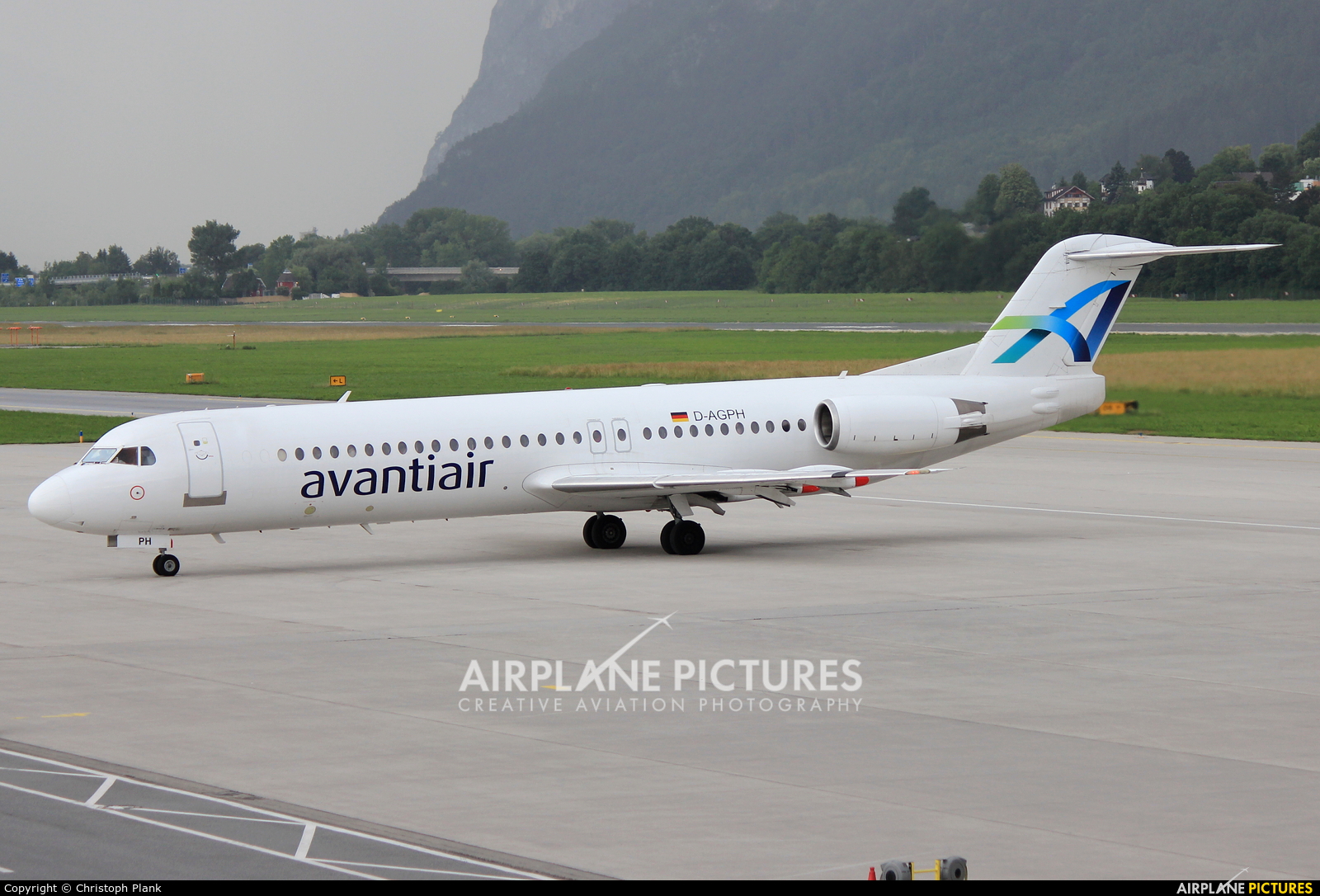 AvantiAir D-AGPH aircraft at Innsbruck