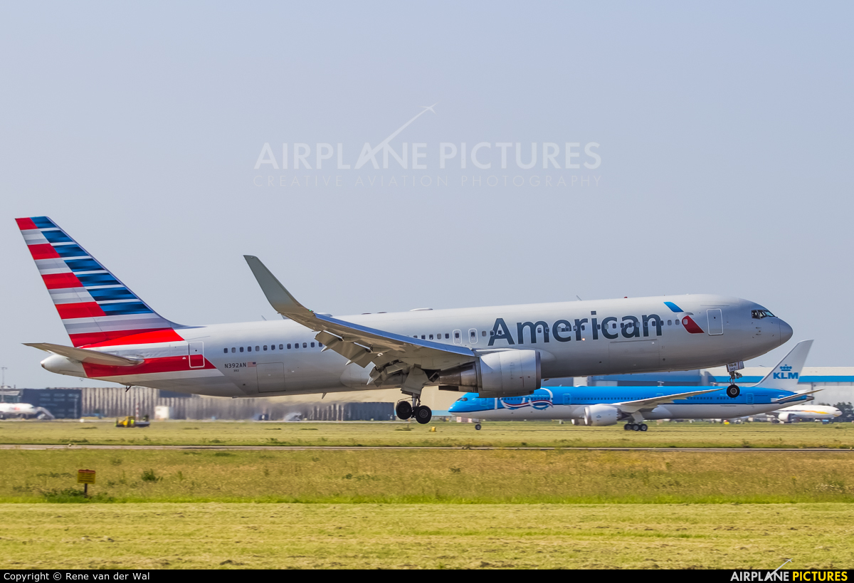 American Airlines N392AN aircraft at Amsterdam - Schiphol