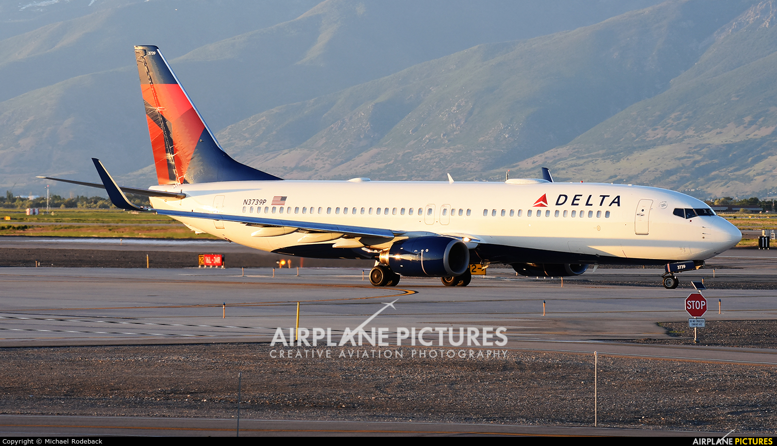 N3739p Delta Air Lines Boeing 737 800 At Salt Lake City