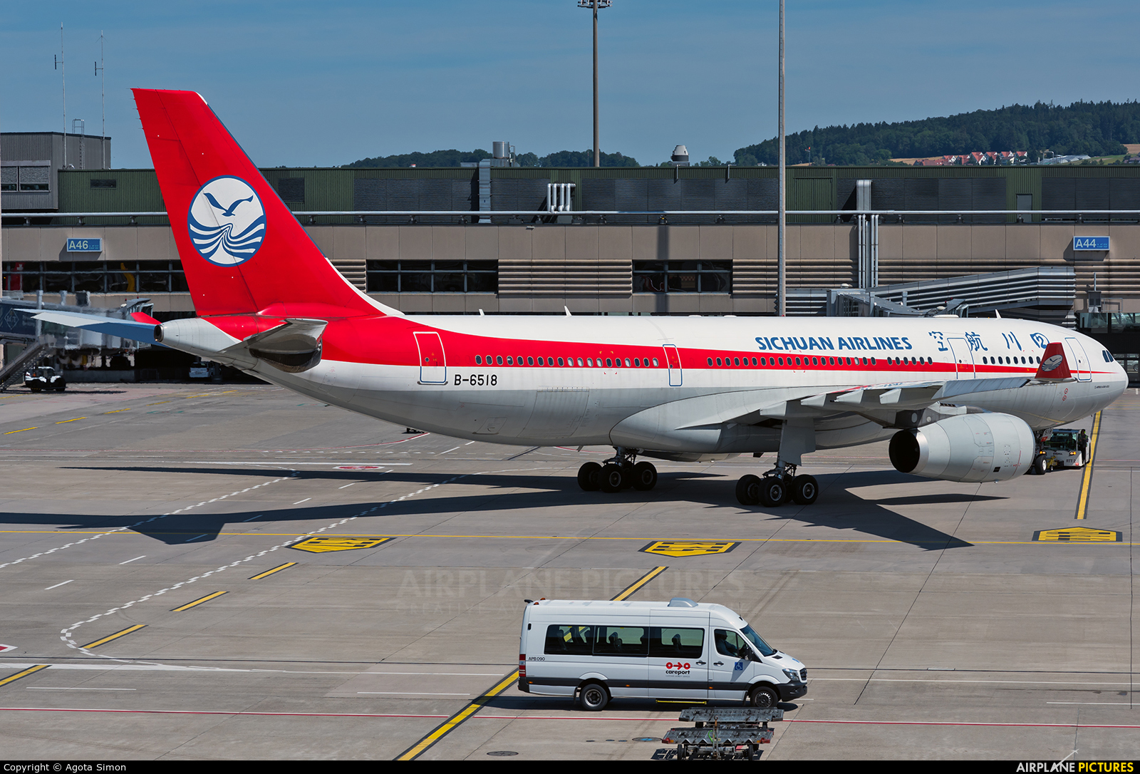Sichuan Airlines  B-6518 aircraft at Zurich