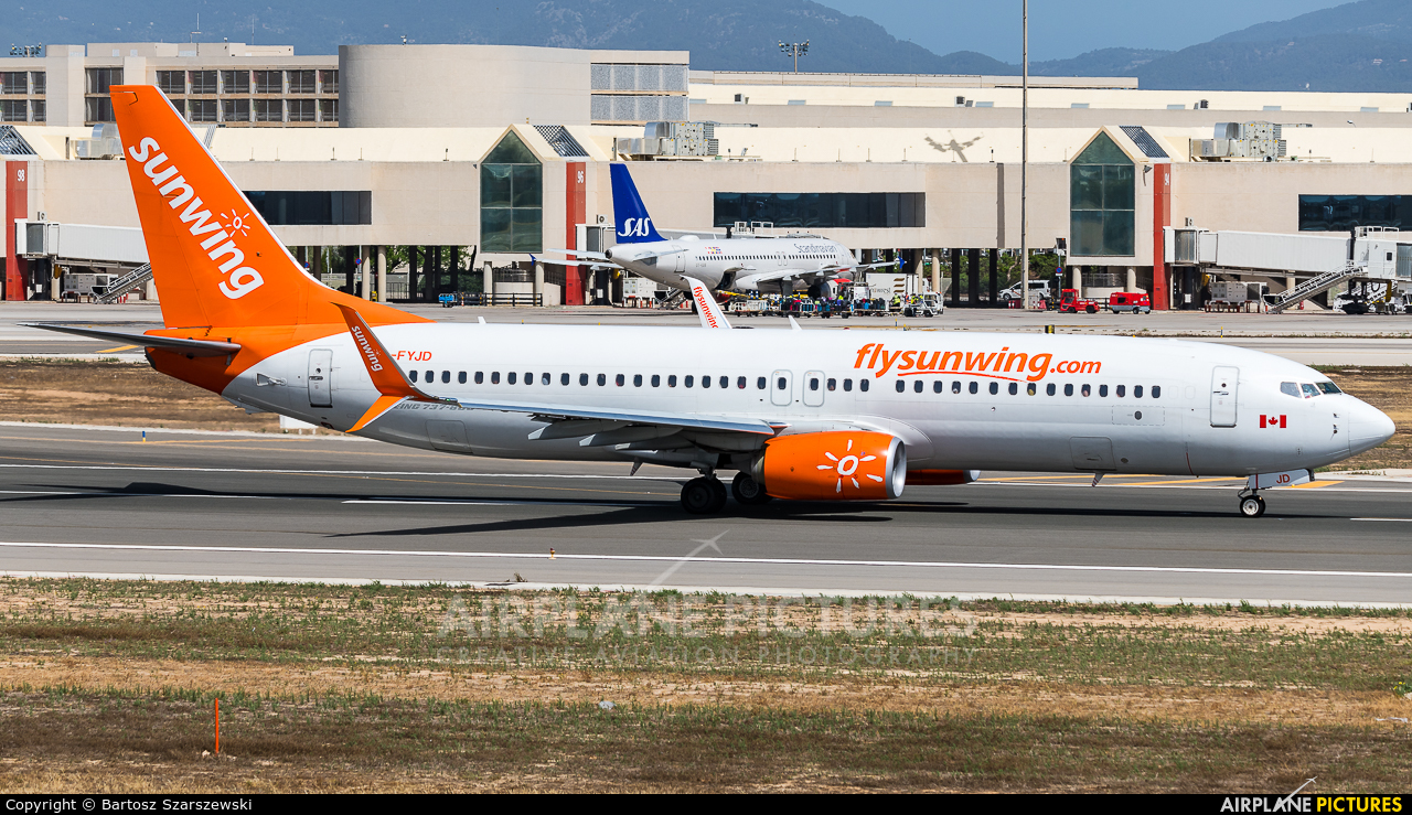 Sunwing Airlines C-FYJD aircraft at Palma de Mallorca