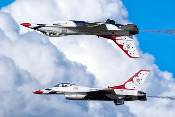 87-0303 - USA - Air Force : Thunderbirds General Dynamics F-16C Fighting Falcon