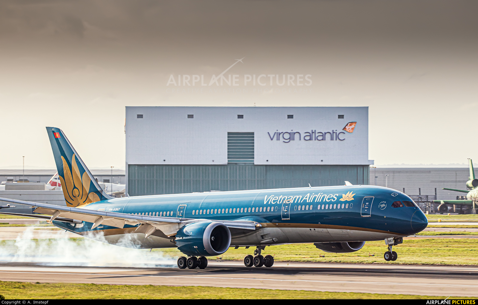 Vietnam Airlines VN-A867 aircraft at London - Heathrow