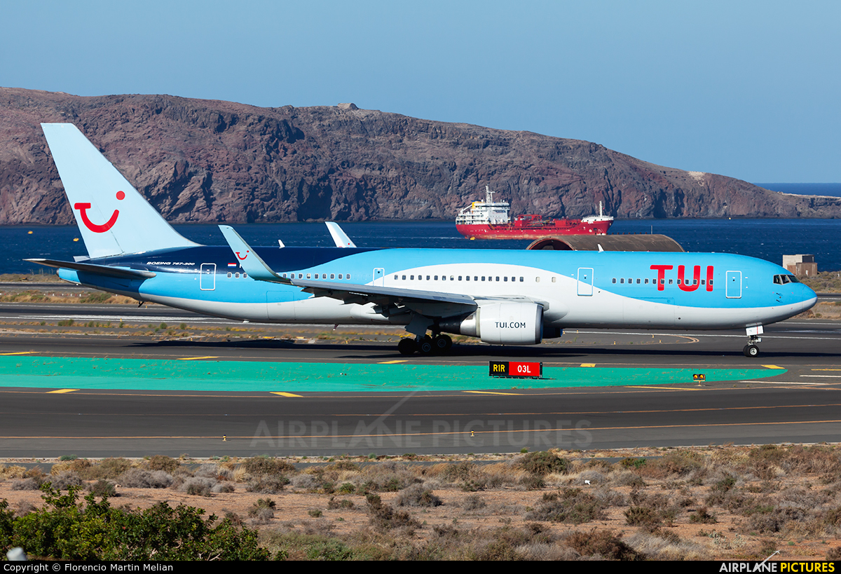 TUI Airlines Netherlands PH-OYI aircraft at Aeropuerto de Gran Canaria
