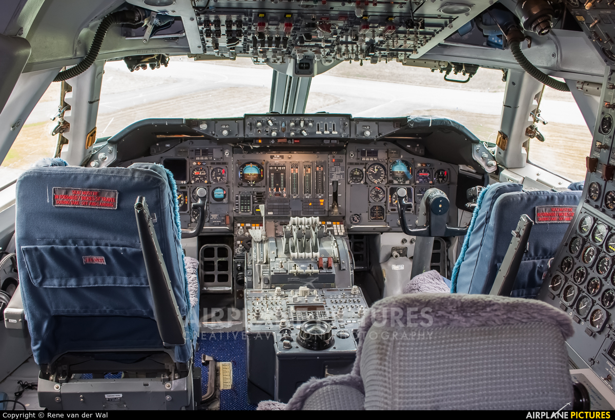 boeing 747 200 cockpit
