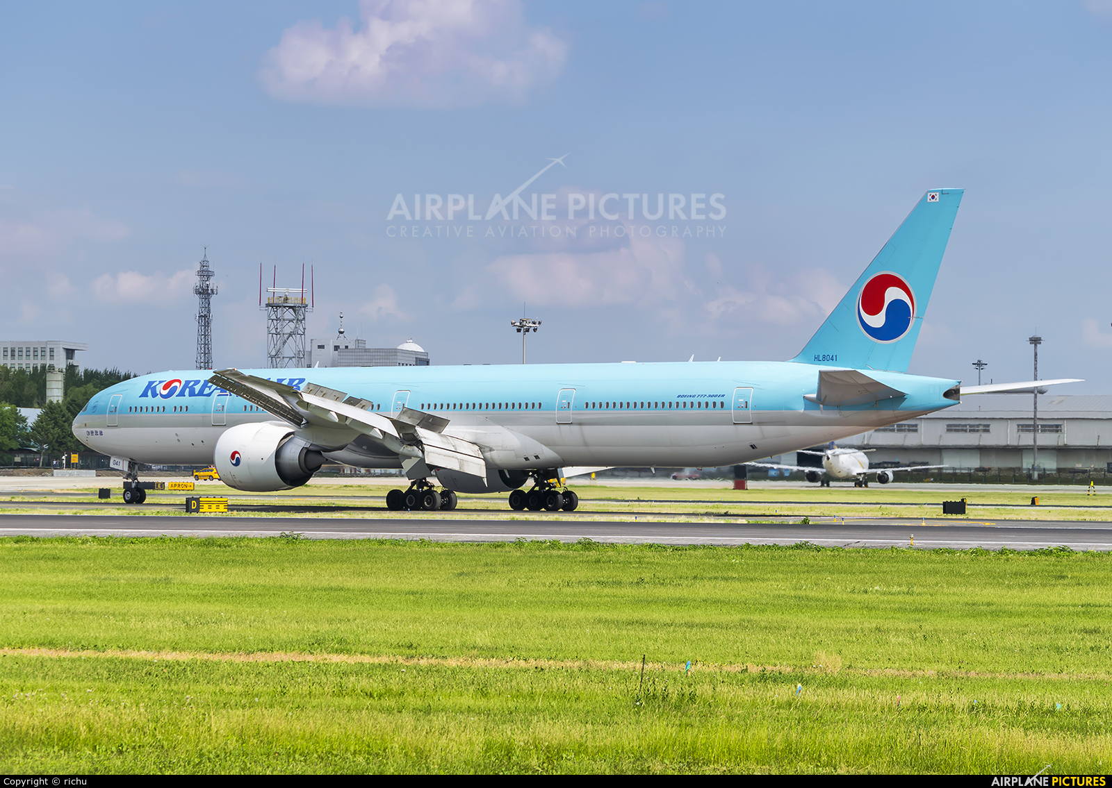 Korean Air HL8041 aircraft at Shenyang-Taoxian