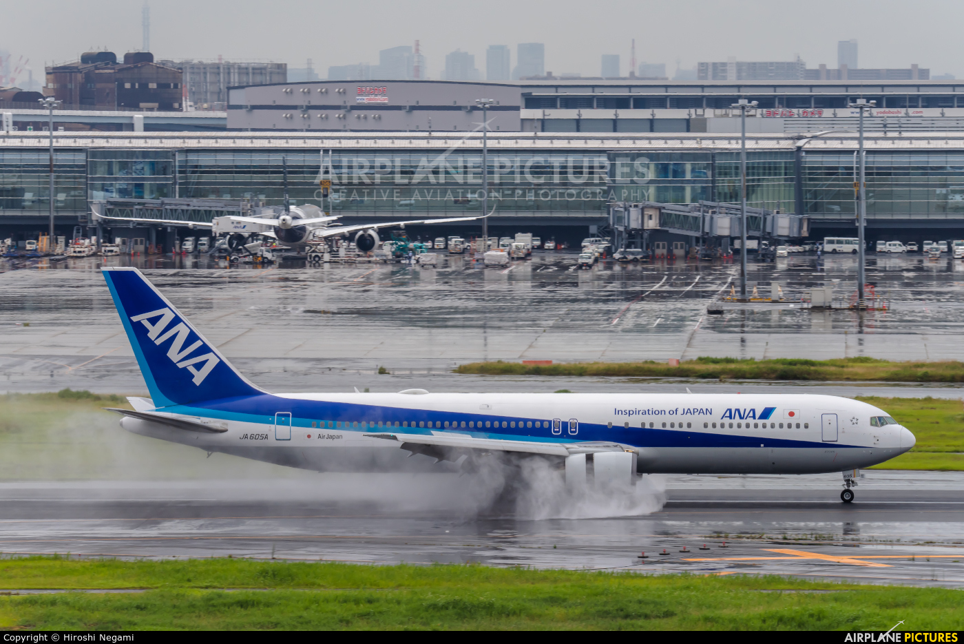 ANA - All Nippon Airways JA605A aircraft at Tokyo - Haneda Intl