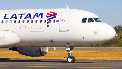PR-TYI - LATAM Brasil Airbus A320