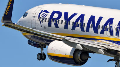 SP-RSE - Ryanair Sun Boeing 737-8AS