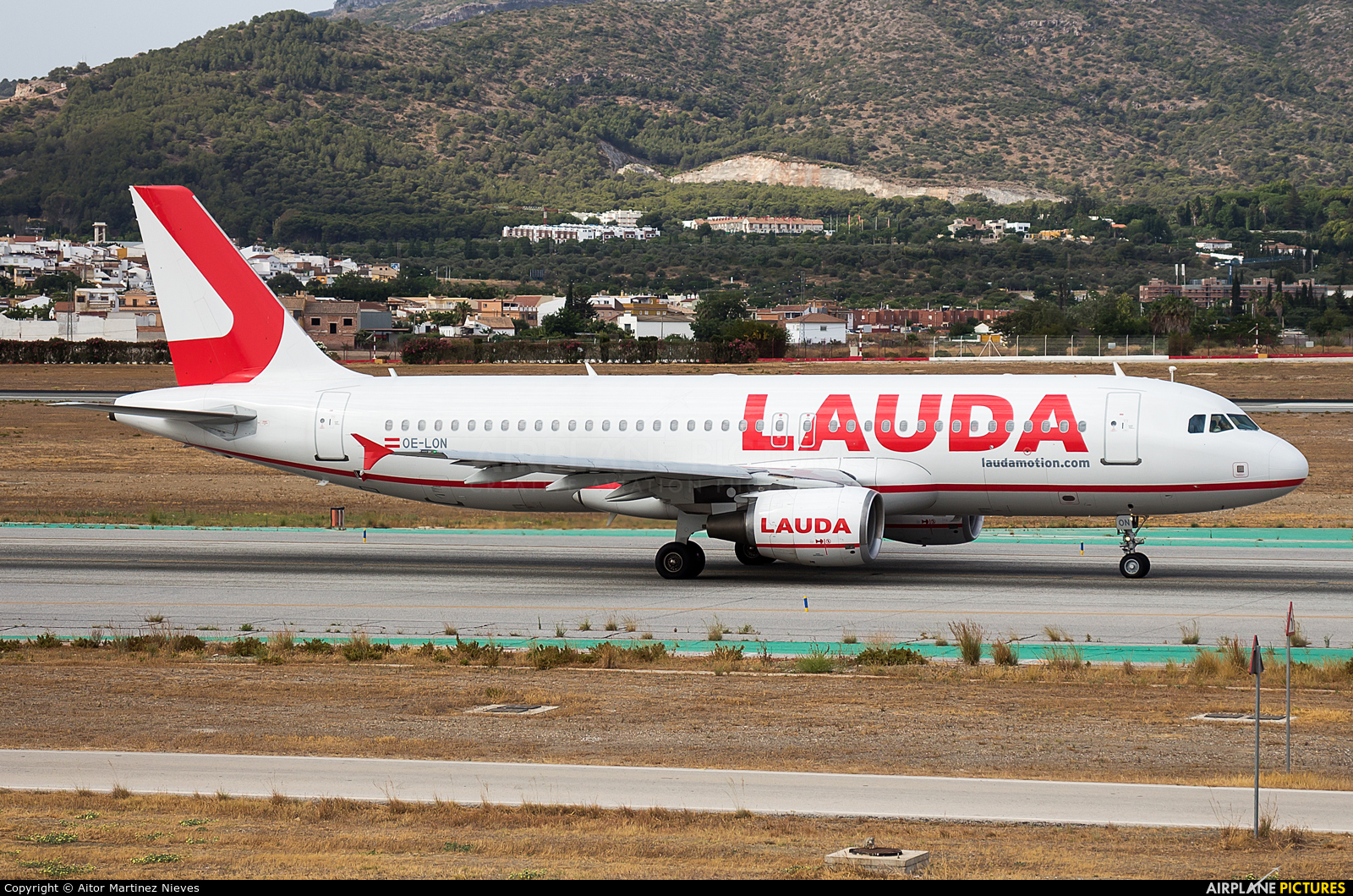 LaudaMotion OE-LON aircraft at Málaga