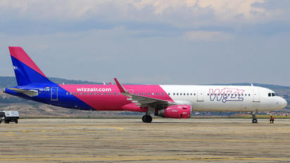 HA-LXQ - Wizz Air Airbus A321