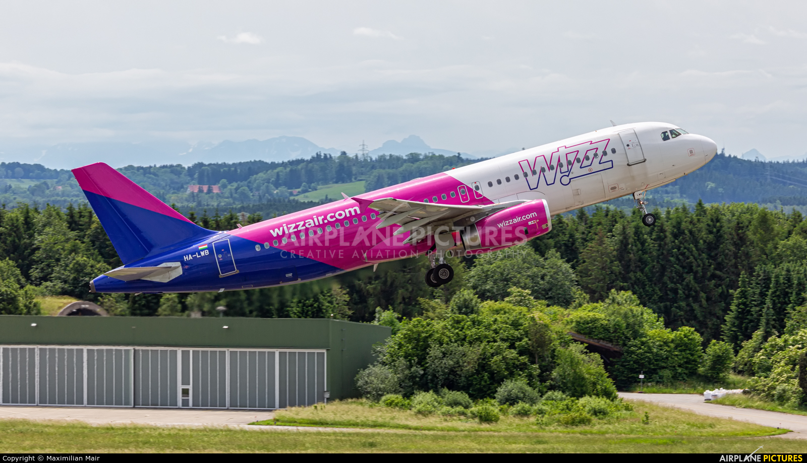 Wizz Air HA-LWB aircraft at Memmingen