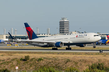 N185DN - Delta Air Lines Boeing 767-300ER