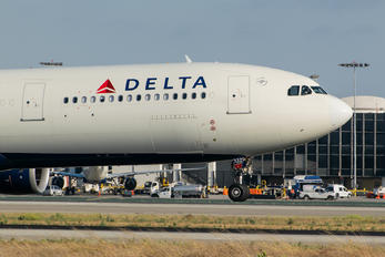 N828NW - Delta Air Lines Airbus A330-300