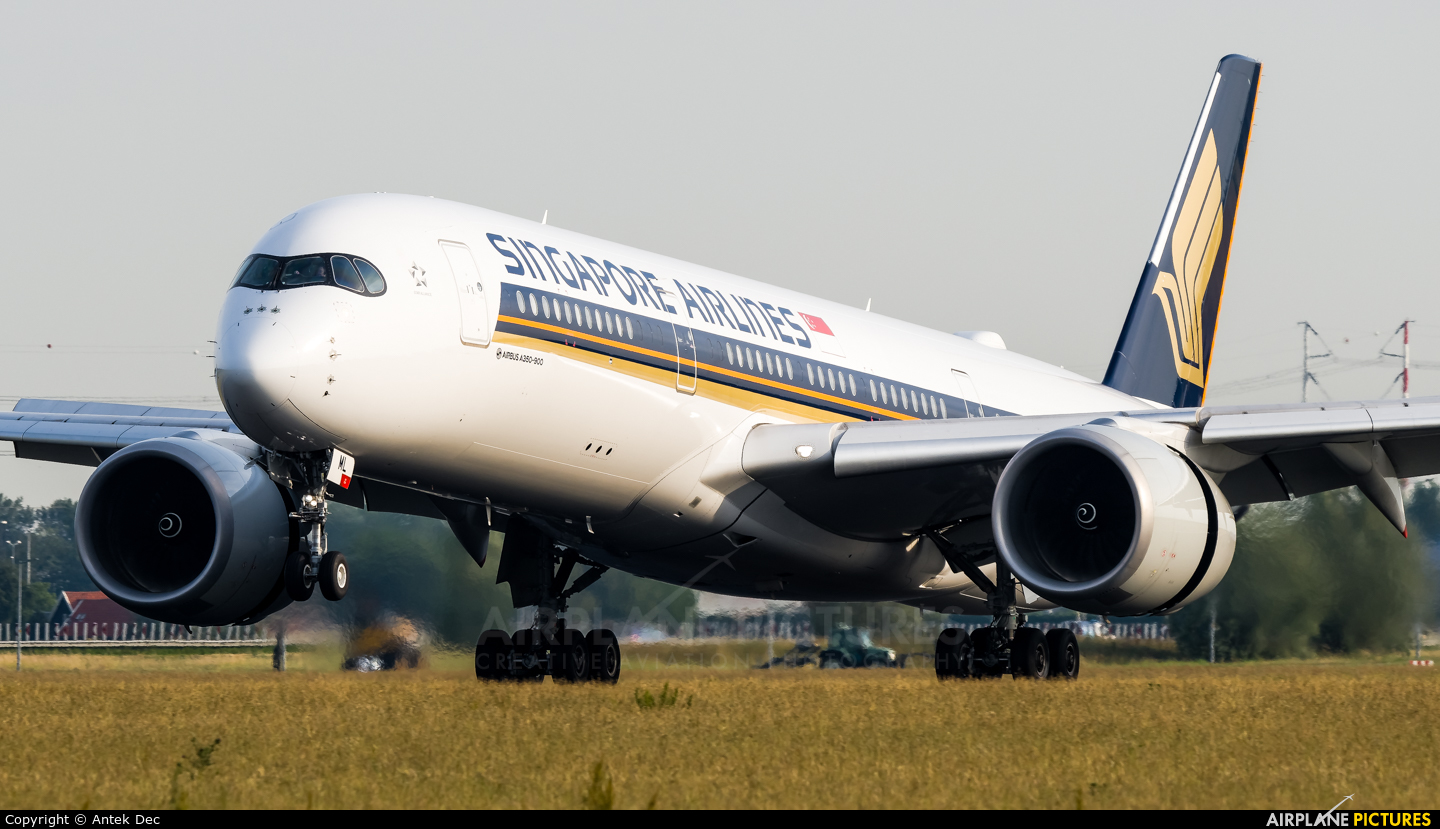 Singapore Airlines 9V-SML aircraft at Amsterdam - Schiphol