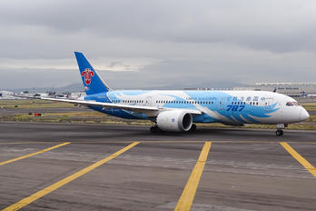 B-2726 - China Southern Airlines Boeing 787-8 Dreamliner