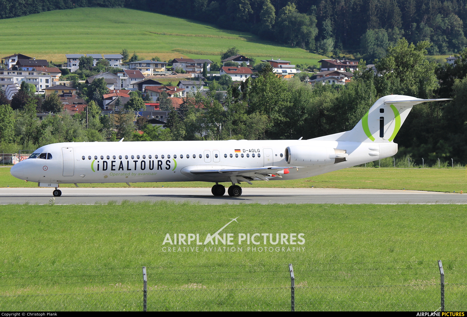 AvantiAir D-AOLG aircraft at Innsbruck