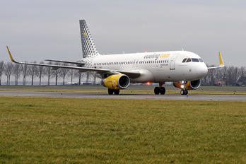 EC-MFN - Vueling Airlines Airbus A320