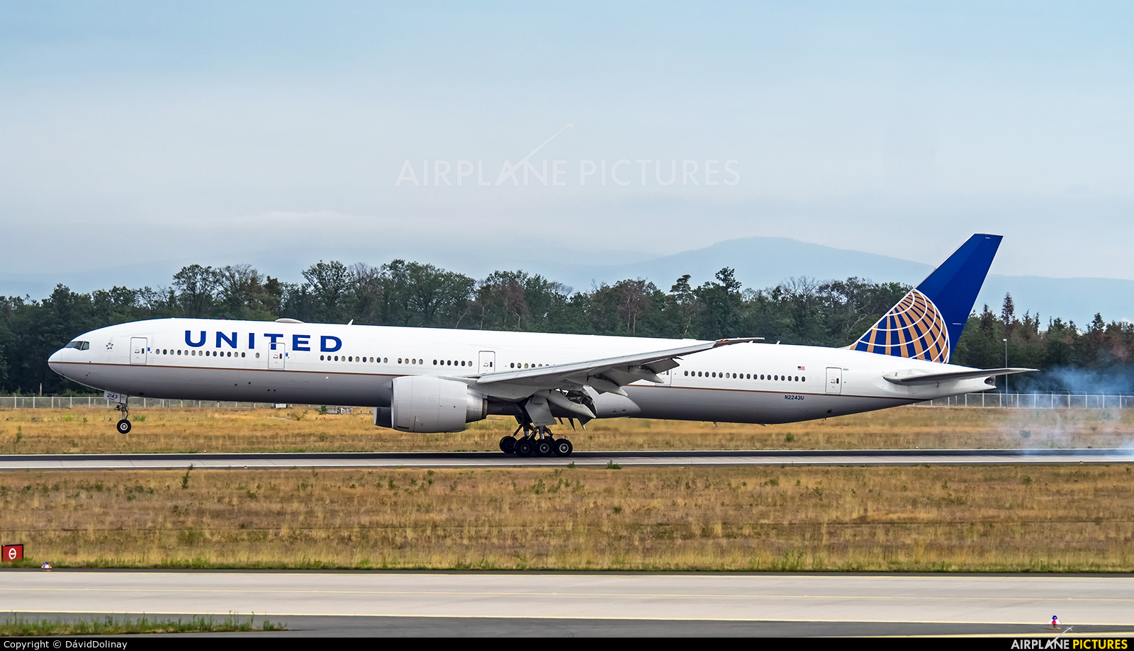 United Airlines N2243U aircraft at Frankfurt