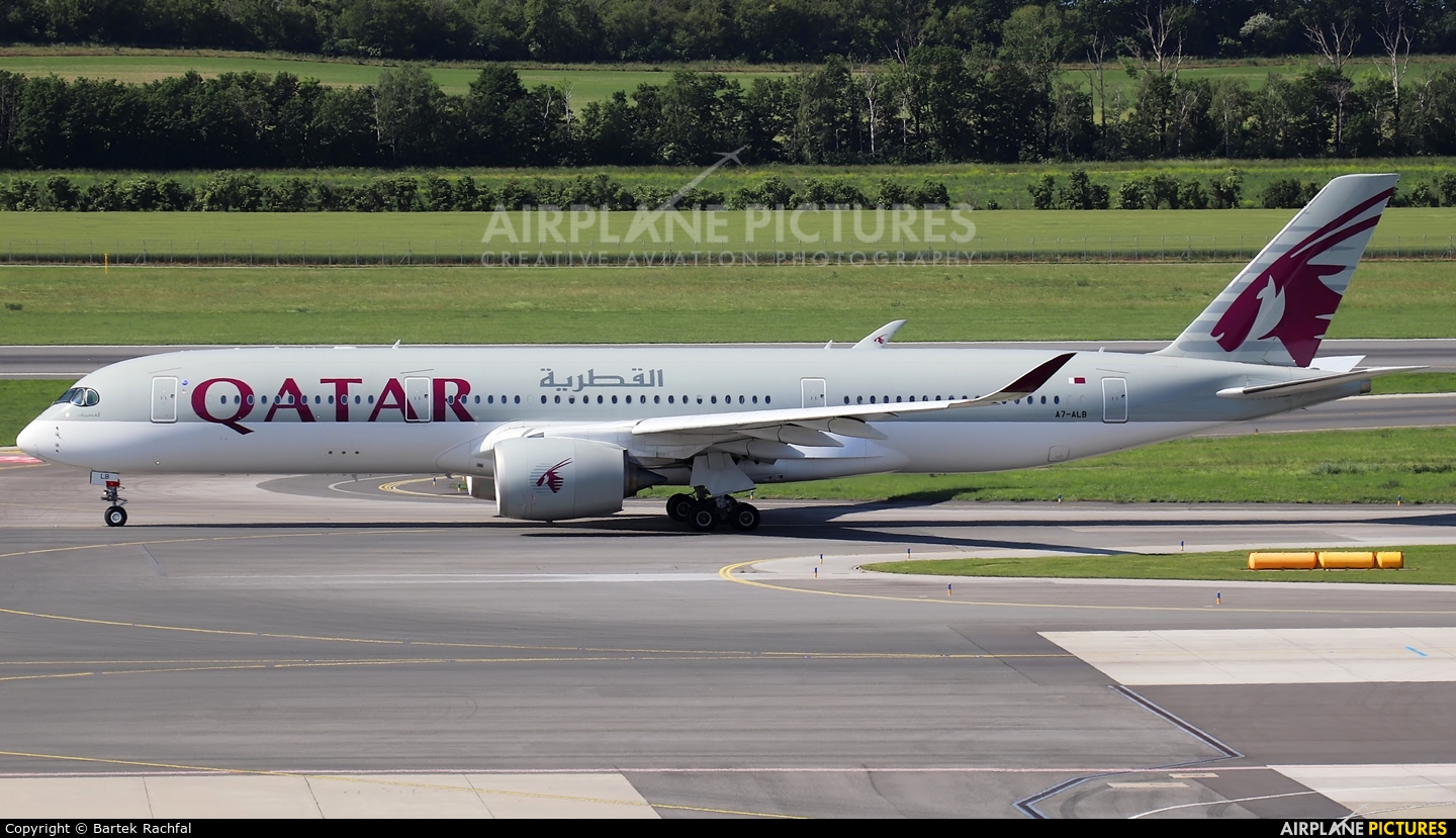 Qatar Airways A7-ALB aircraft at Vienna - Schwechat